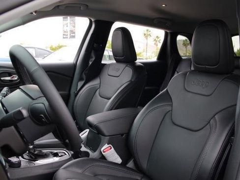 New 2023 Jeep Cherokee Altitude Lux image 15