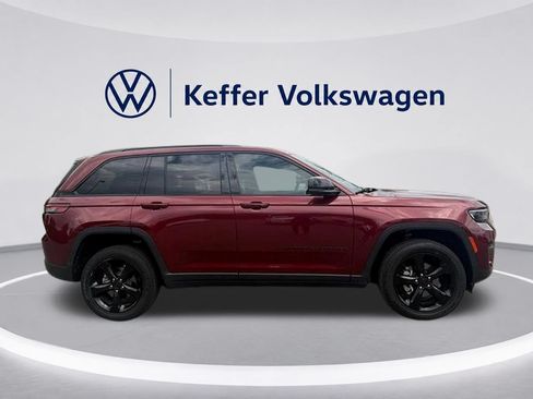 Used 2023 Jeep Grand Cherokee Altitude AWD/4WD image 6