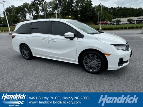 New 2026 Honda Odyssey Touring image 1