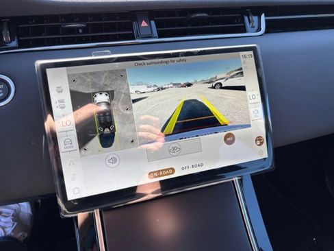 Used 2026 Land Rover Range Rover Evoque Dynamic SE image 17