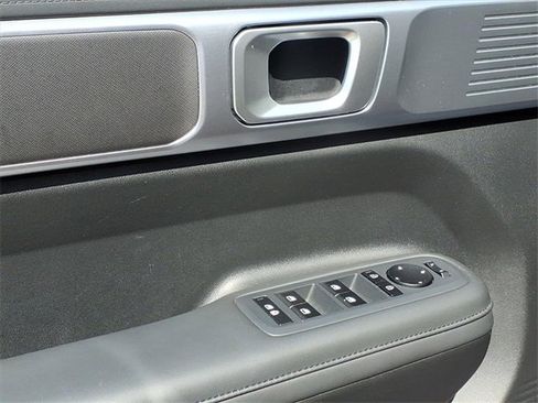 Used 2025 Hyundai Santa Fe SEL image 17