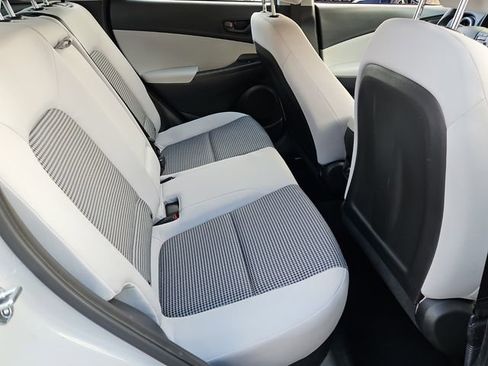 Used 2023 Hyundai Kona SE image 16