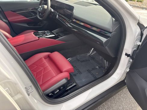 Used 2025 BMW 540i xDrive image 22