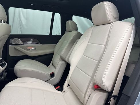 Used 2026 Mercedes-Benz GLS 450 4MATIC image 19