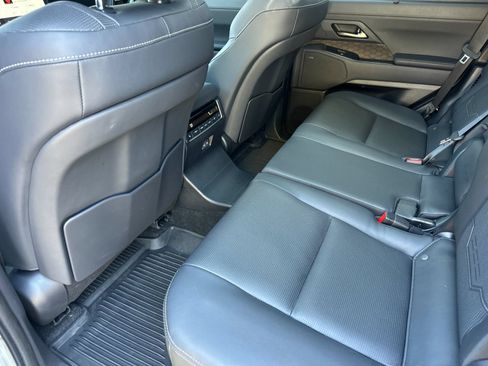 Used 2025 Lexus GX 550 w/ Accessory Package (31) AWD/4WD image 12