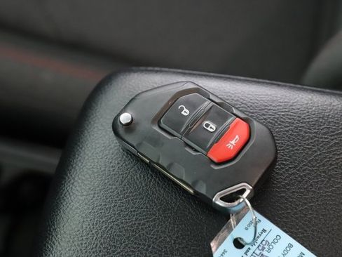 Used 2024 Jeep Wrangler Unlimited Rubicon image 18