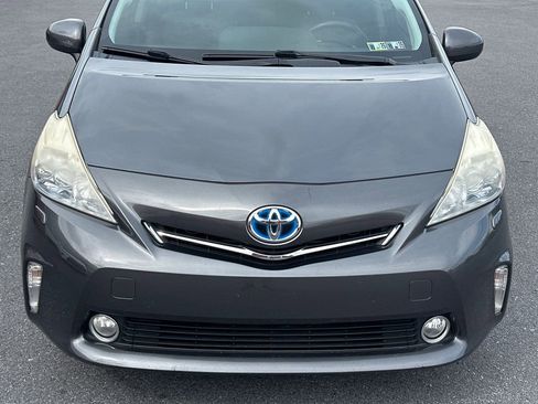 Used 2012 Toyota Prius V Five image 4