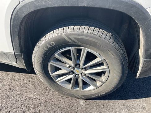 Used 2023 Chevrolet Traverse LT image 5