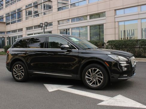 Used 2020 Lincoln Corsair AWD w/ Equipment Group 101A image 2