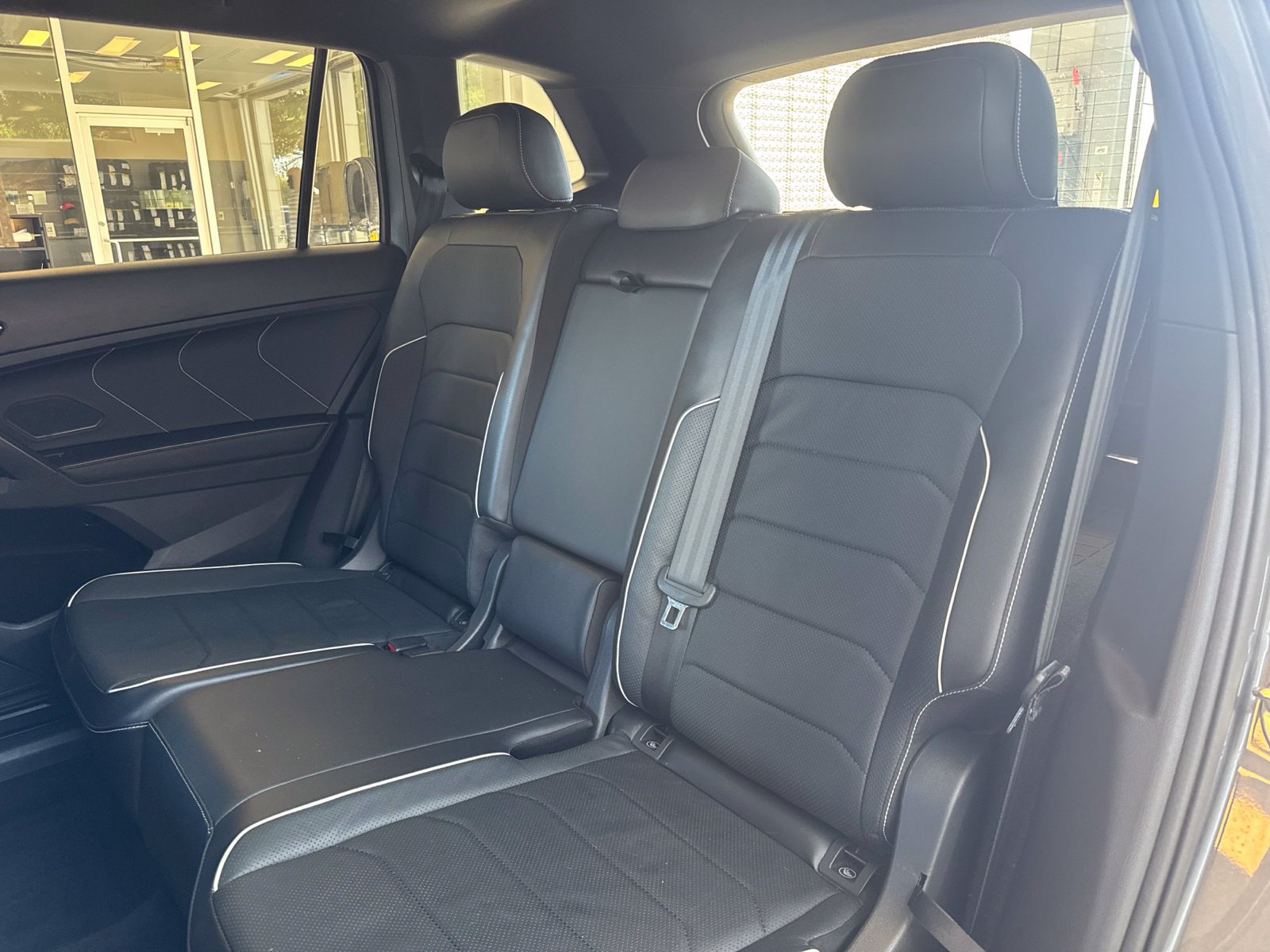 Certified 2024 Volkswagen Tiguan SEL R-Line AWD/4WD image 32