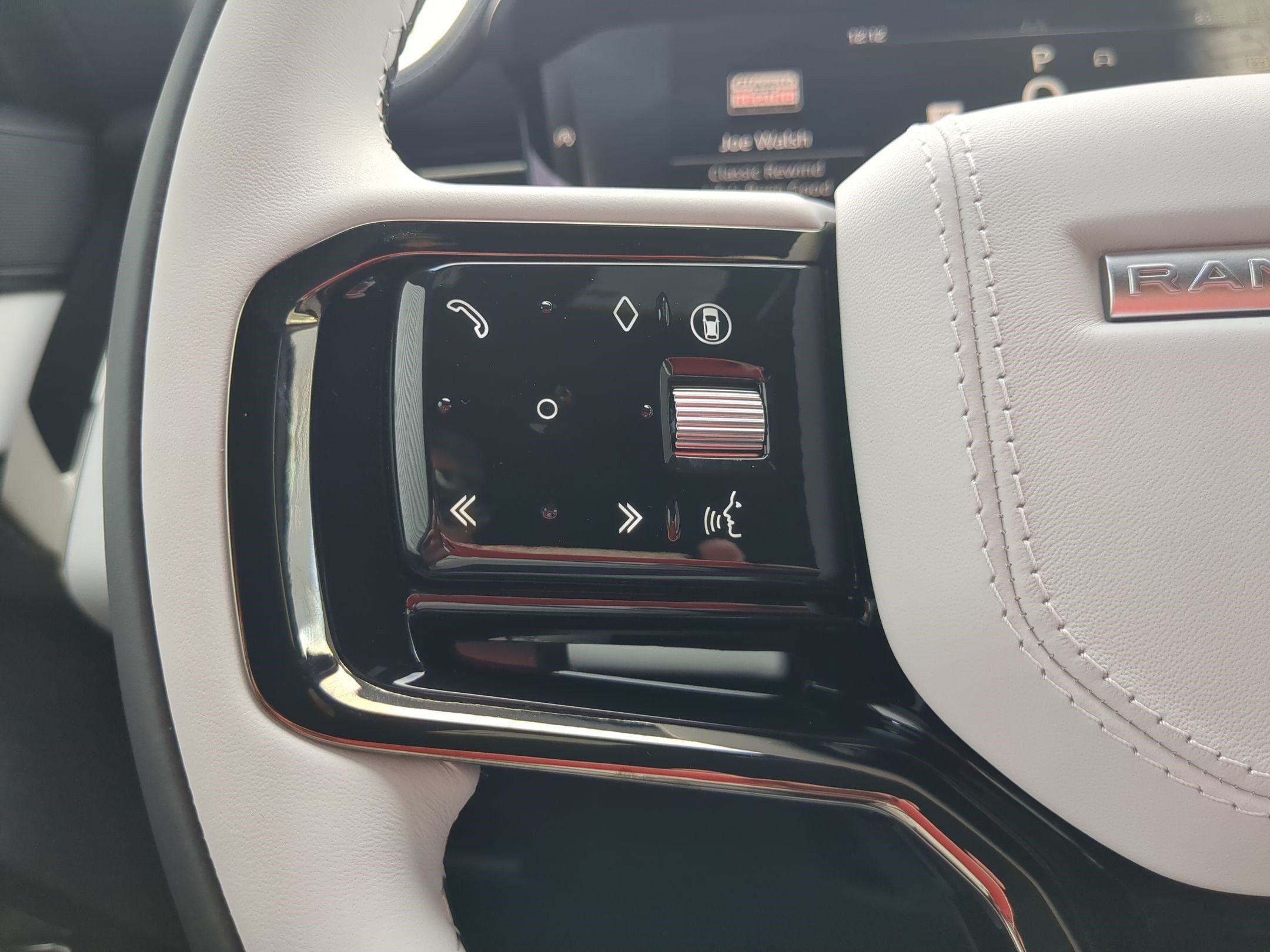 New 2026 Land Rover Range Rover Sport Dynamic SE AWD/4WD image 16