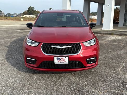 New 2026 Chrysler Pacifica Select image 3