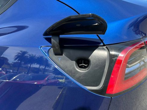 Used 2021 Tesla Model Y Long Range image 73