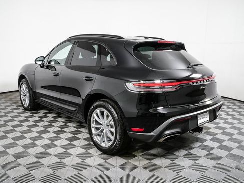 Certified 2025 Porsche Macan image 3