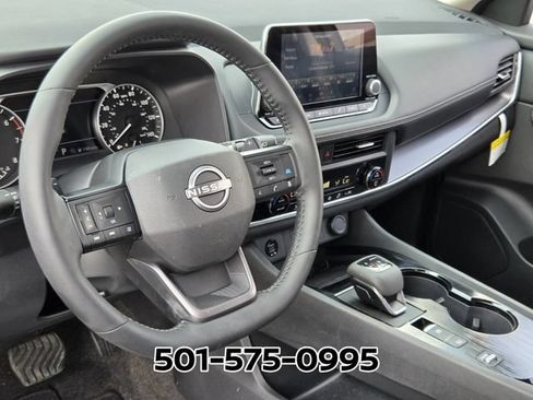 Used 2026 Nissan Rogue SV FWD image 9