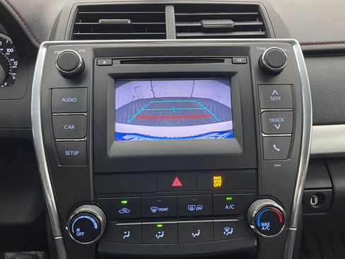 Used 2016 Toyota Camry SE FWD image 4