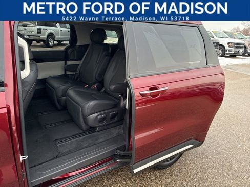 Used 2024 Kia Carnival SX Prestige image 37