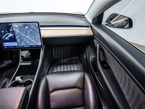 Used 2020 Tesla Model 3 Standard Range Plus image 13