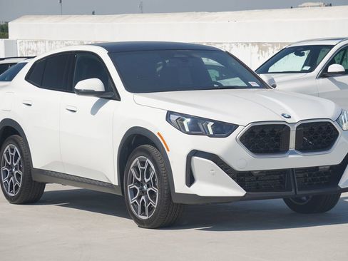Used 2026 BMW X2 xDrive28i w/ Technology Package AWD/4WD image 3