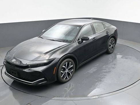 Used 2024 Toyota Crown XLE image 20