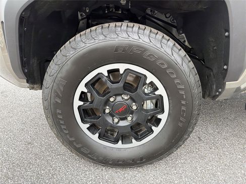 Used 2025 Toyota Tacoma TRD Off-Road AWD/4WD image 10