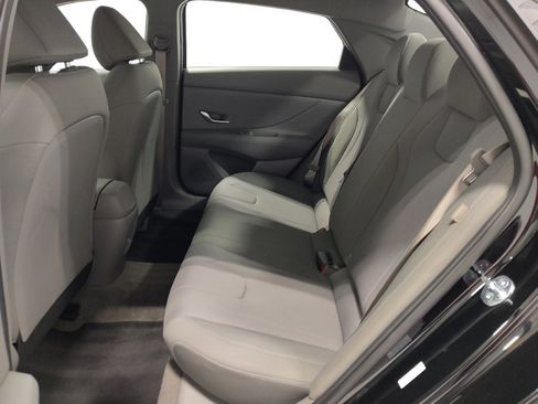 Used 2025 Hyundai Elantra SE image 18