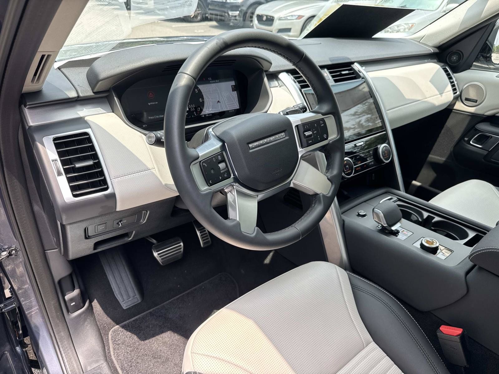 Certified 2026 Land Rover Discovery Limited Edition AWD/4WD image 23