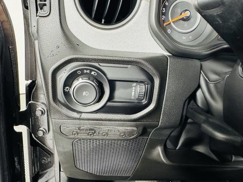 Used 2026 Jeep Wrangler Unlimited Sport AWD/4WD image 9