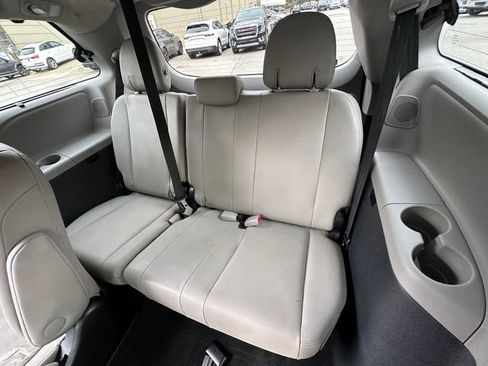 Used 2015 Toyota Sienna Limited Premium image 35