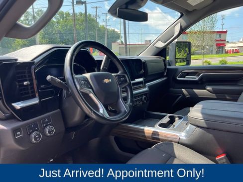 Used 2025 Chevrolet Silverado 3500 LT AWD/4WD image 9