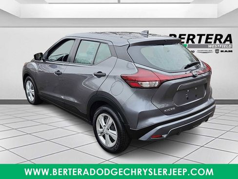 Used 2022 Nissan Kicks S image 4