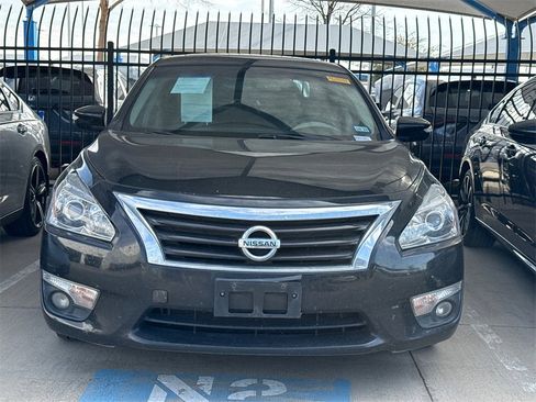 Used 2015 Nissan Altima 2.5 SL w/ Moonroof Package image 2