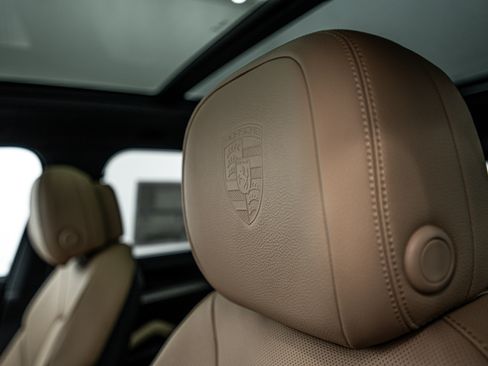 Certified 2026 Porsche Cayenne image 24
