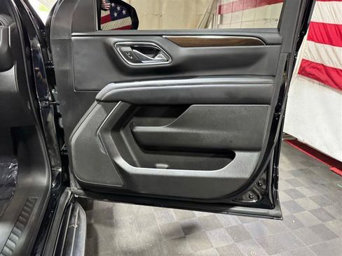 Used 2022 GMC Yukon XL SLE RWD image 14