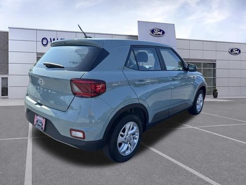 Used 2025 Hyundai Venue SE FWD image 6