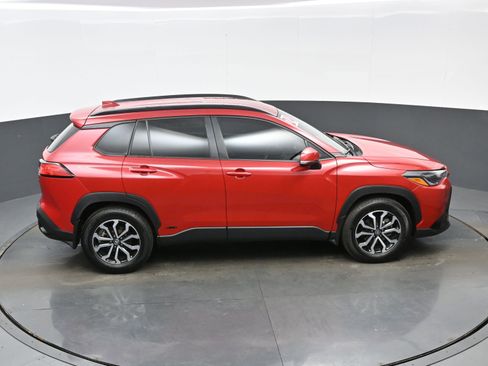 Used 2024 Toyota Corolla Cross SE image 39