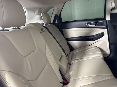 Used 2018 Ford Edge Titanium w/ Ford Safe & Smart Package image 9