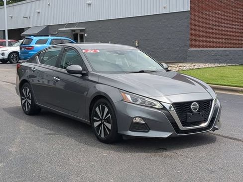 Used 2022 Nissan Altima 2.5 SV FWD image 1