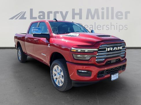 New 2026 RAM 2500 Laramie w/ Sport Appearance Package AWD/4WD image 8