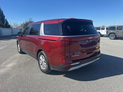 Used 2024 Kia Carnival LX image 8