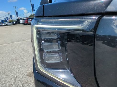 Used 2023 GMC Yukon Denali Ultimate w/ LPO, Floor Liner Package AWD/4WD image 10