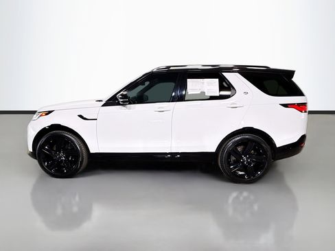 Used 2024 Land Rover Discovery Metropolitan Edition image 7