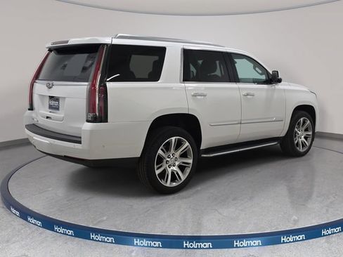 Used 2020 Cadillac Escalade Luxury AWD/4WD image 6