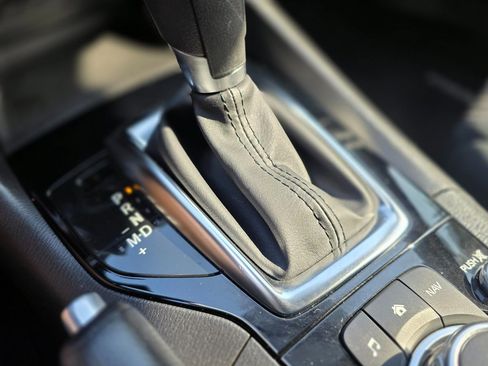 Used 2016 MAZDA MAZDA3 i Sport w/ Preferred Equipment Package image 39