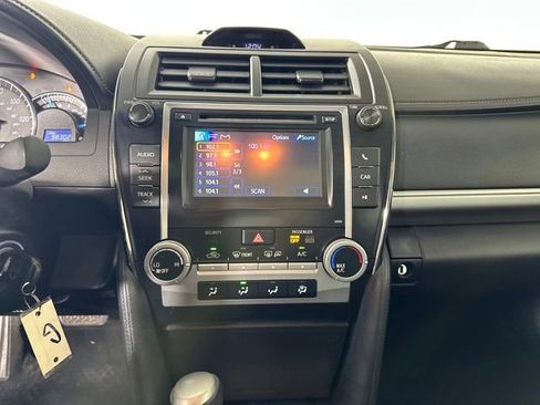 Used 2014 Toyota Camry SE image 21