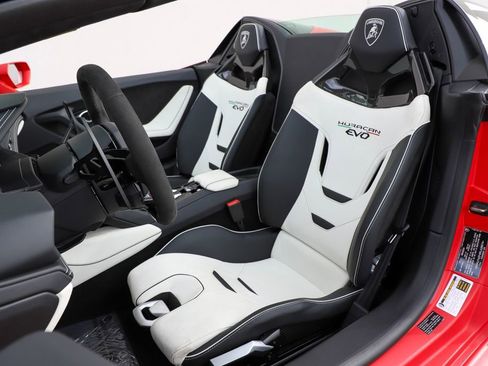 Used 2024 Lamborghini Huracan EVO AWD/4WD image 4