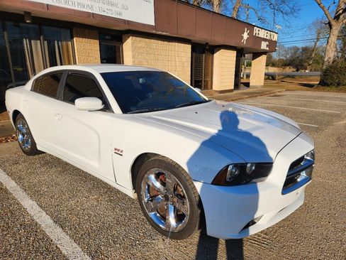 Used 2014 Dodge Charger R/T w/ Wheels & Tunes Group image 2