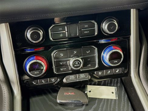 Used 2021 GMC Yukon Denali image 17