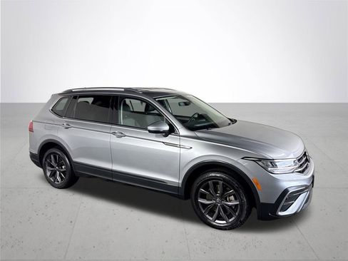 Certified 2022 Volkswagen Tiguan SE image 5