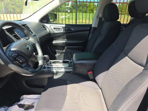 Used 2018 Nissan Pathfinder SV w/ Cargo Package FWD image 4